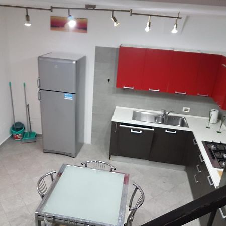 Appartement Casa N 2 Con Parcheggio Privato E Colonnina Ricarica à Livourne Extérieur photo