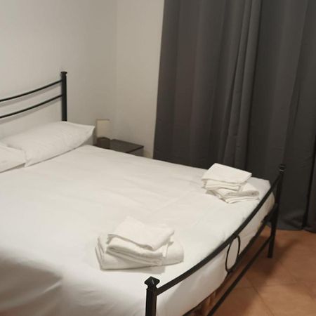 Appartement Casa N 2 Con Parcheggio Privato E Colonnina Ricarica à Livourne Extérieur photo