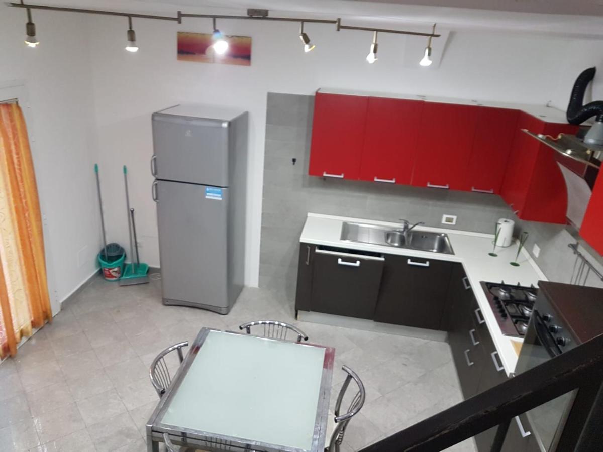 Appartement Casa N 2 Con Parcheggio Privato E Colonnina Ricarica à Livourne Extérieur photo