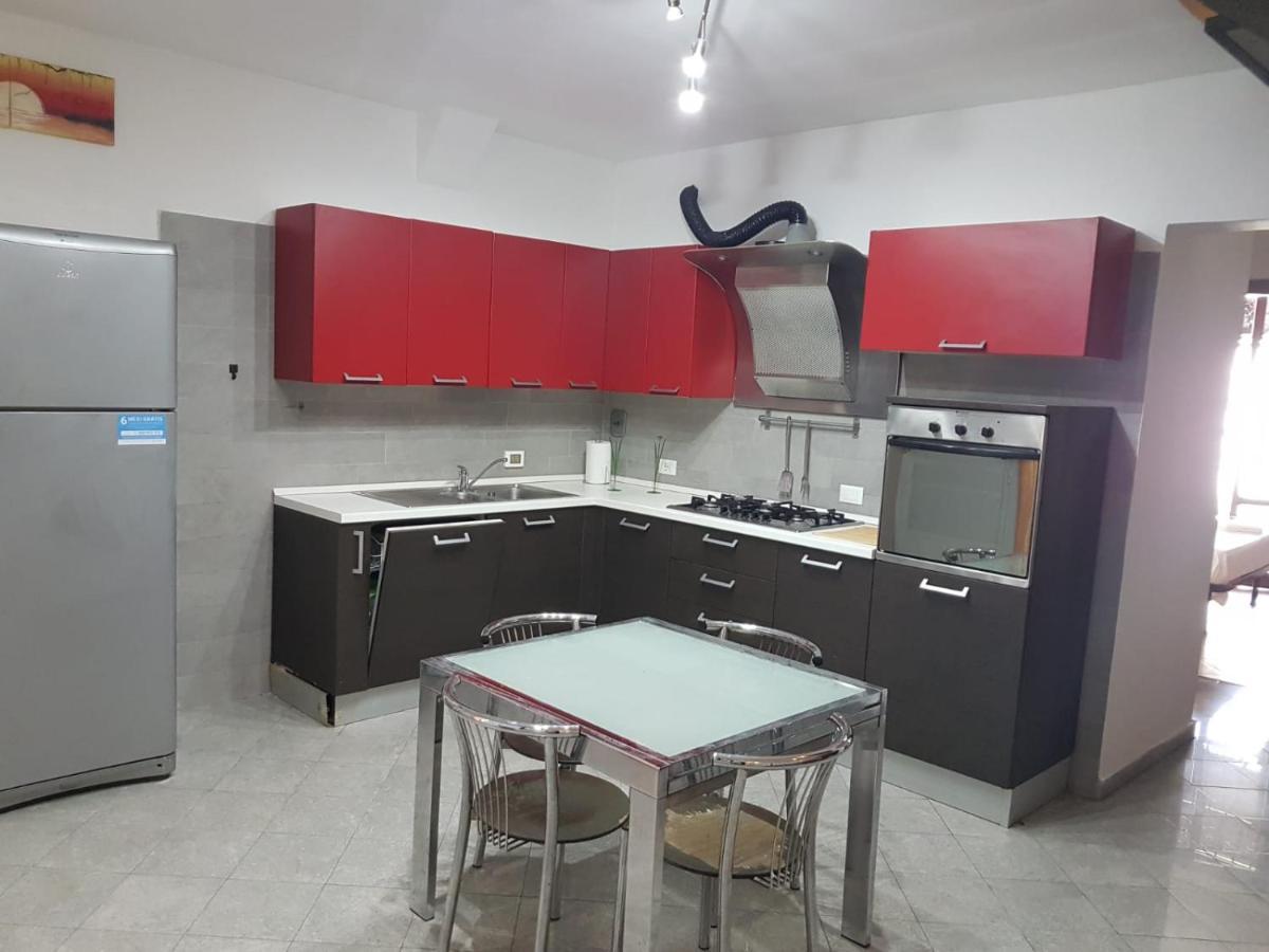 Appartement Casa N 2 Con Parcheggio Privato E Colonnina Ricarica à Livourne Extérieur photo
