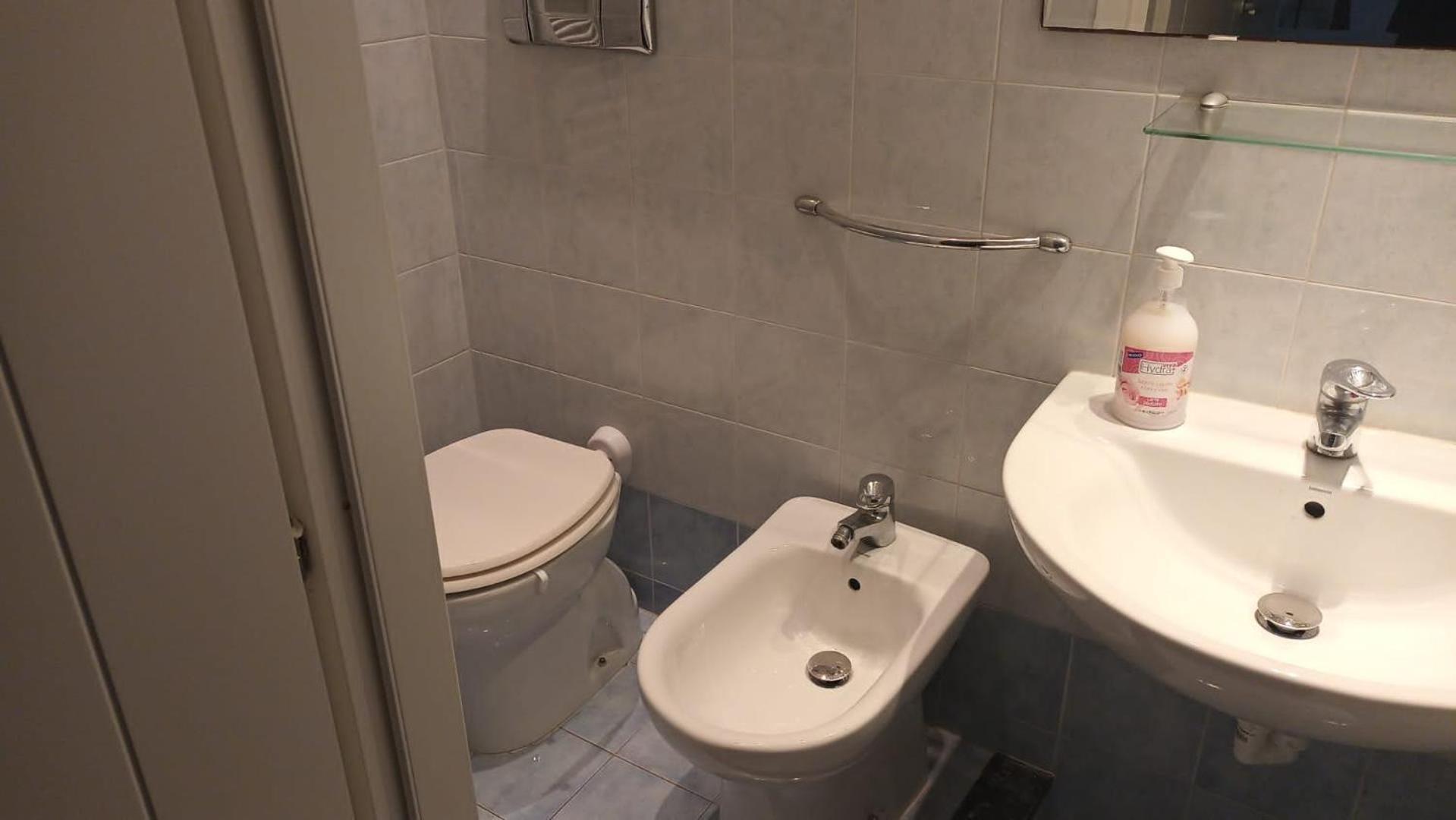 Appartement Casa N 2 Con Parcheggio Privato E Colonnina Ricarica à Livourne Extérieur photo