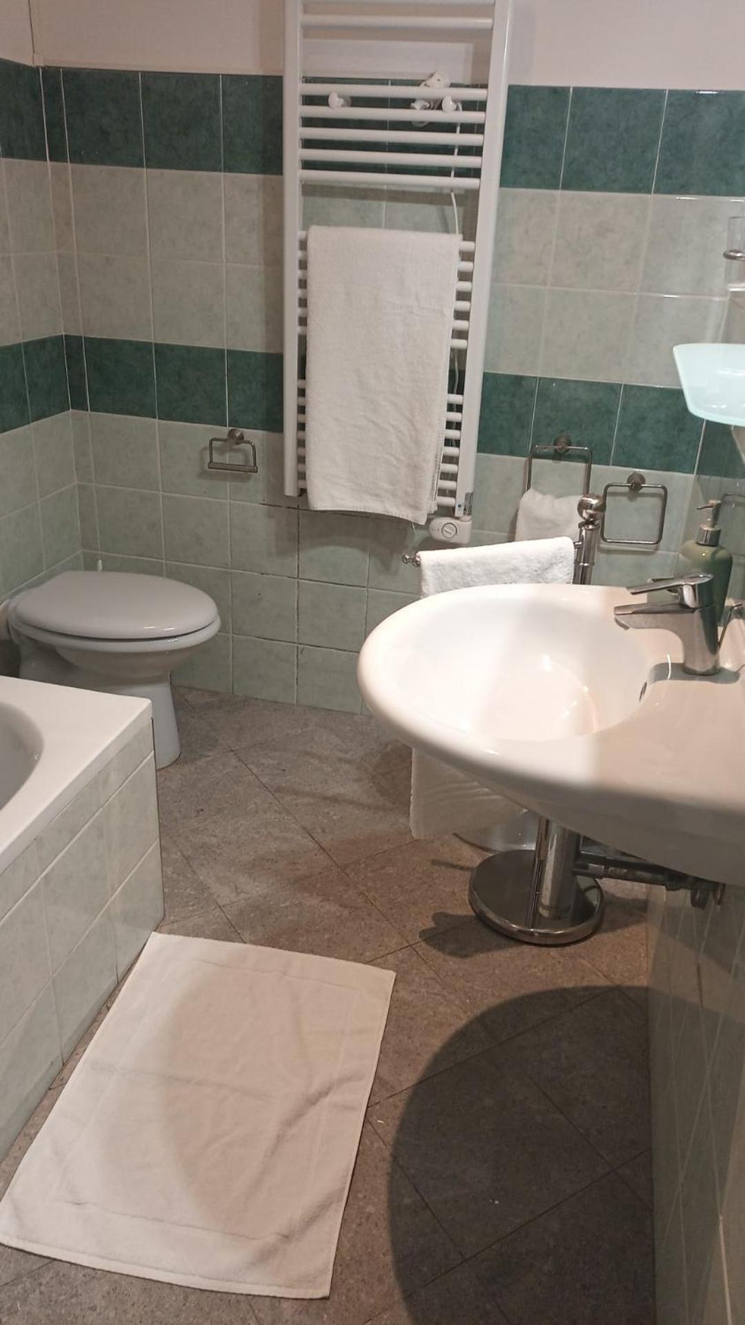 Appartement Casa N 2 Con Parcheggio Privato E Colonnina Ricarica à Livourne Extérieur photo