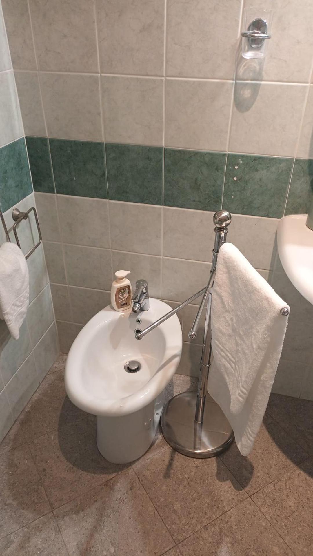 Appartement Casa N 2 Con Parcheggio Privato E Colonnina Ricarica à Livourne Extérieur photo